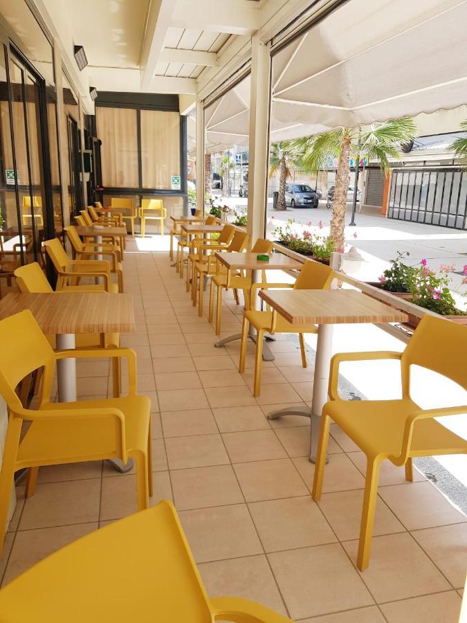 Hotel La Plage Cattolica Exterior foto